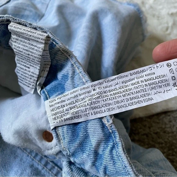 Zara Women's Blue Printed Denim Cut-Off Shorts Size 6 - Picture 3 of 6